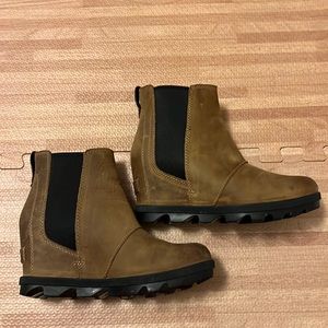 Sorel Joan of Arctic Wedge ll Chelsea Size 6 Like NEW. Worn once. 3 inch wedge